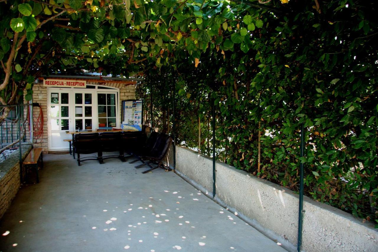 Apartments Valerija Supetar Exterior foto